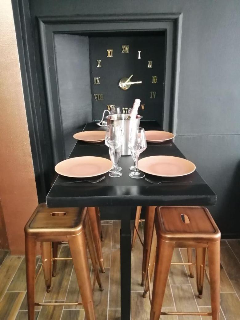 Appartement Avec Balneo Et Sauna Privatif - Le Rose Cuivre Troyes Extérieur photo