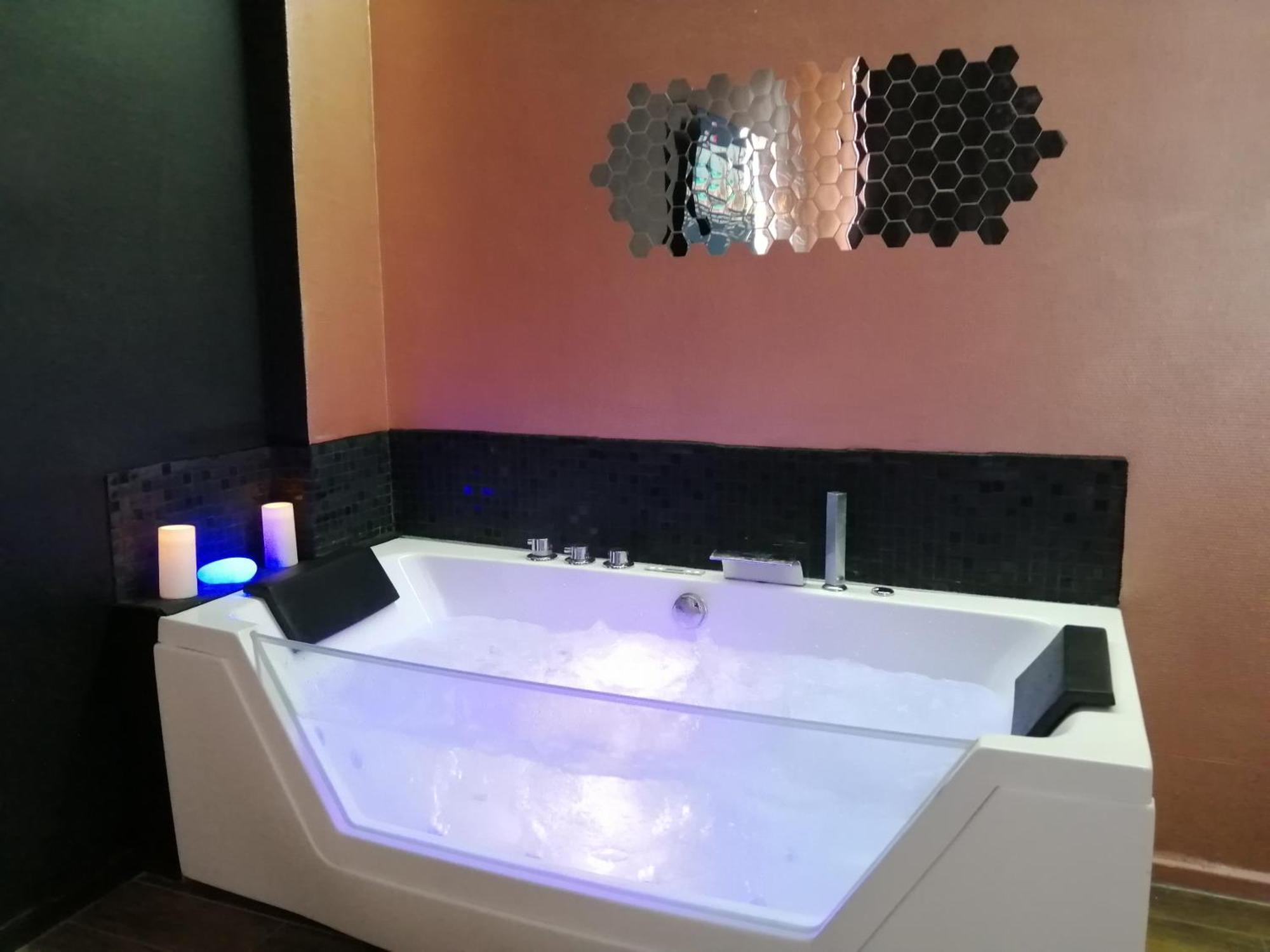 Appartement Avec Balneo Et Sauna Privatif - Le Rose Cuivre Troyes Extérieur photo